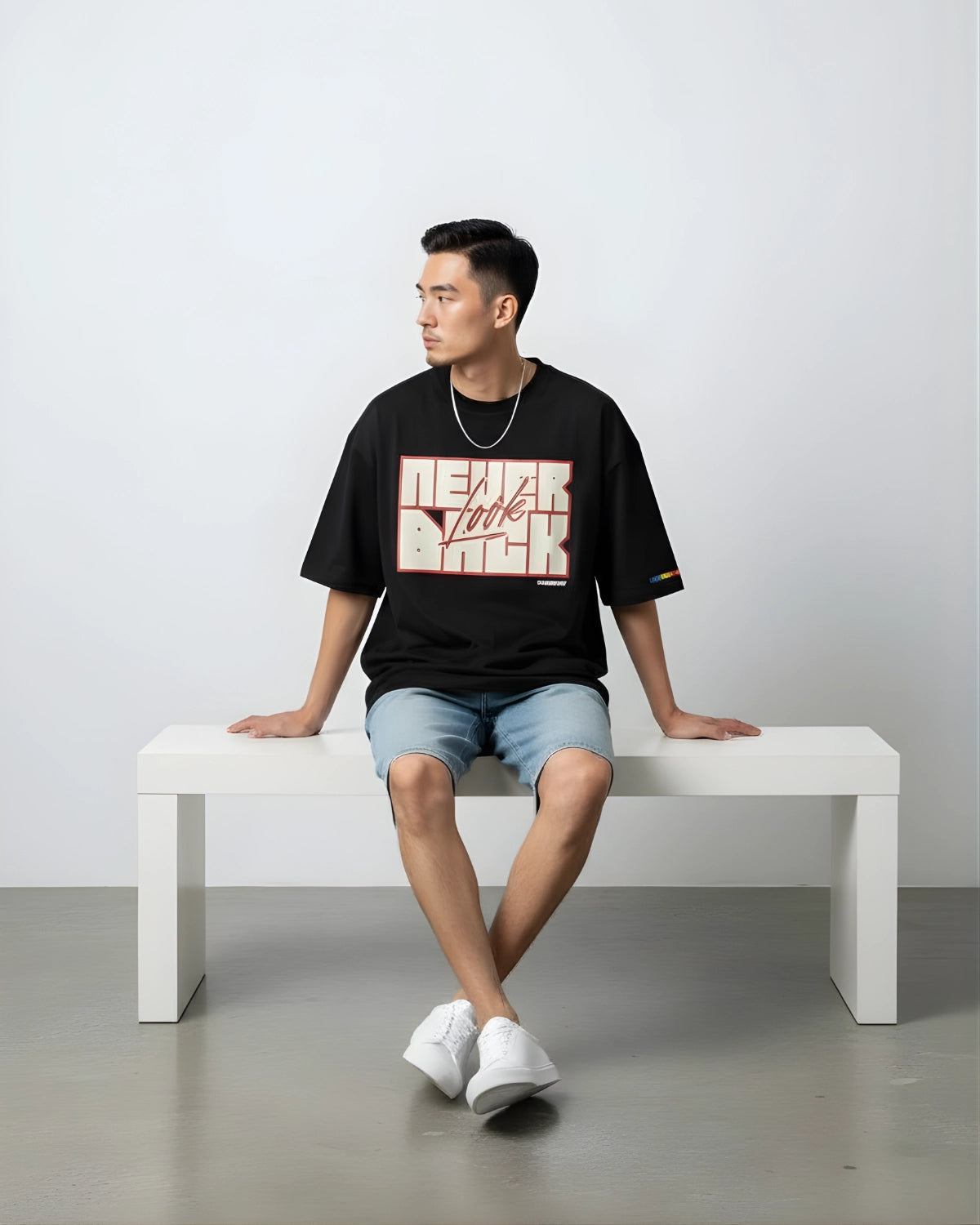 Oversized Black - NEVER LOOK BACK